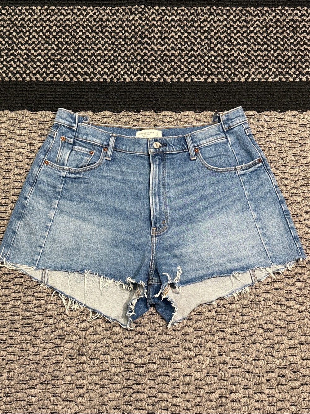 Abercrombie & Fitch Mom Shorts Curve Love 33 High Rise Raw Hem Casual Denim